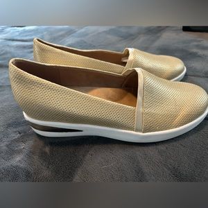 Brand New REACTION by Kenneth Cole slight wedge slip on shoes